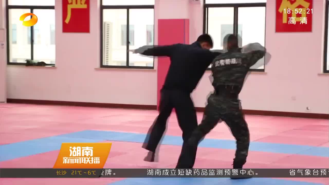 武警部队搏击教练员在湘集训