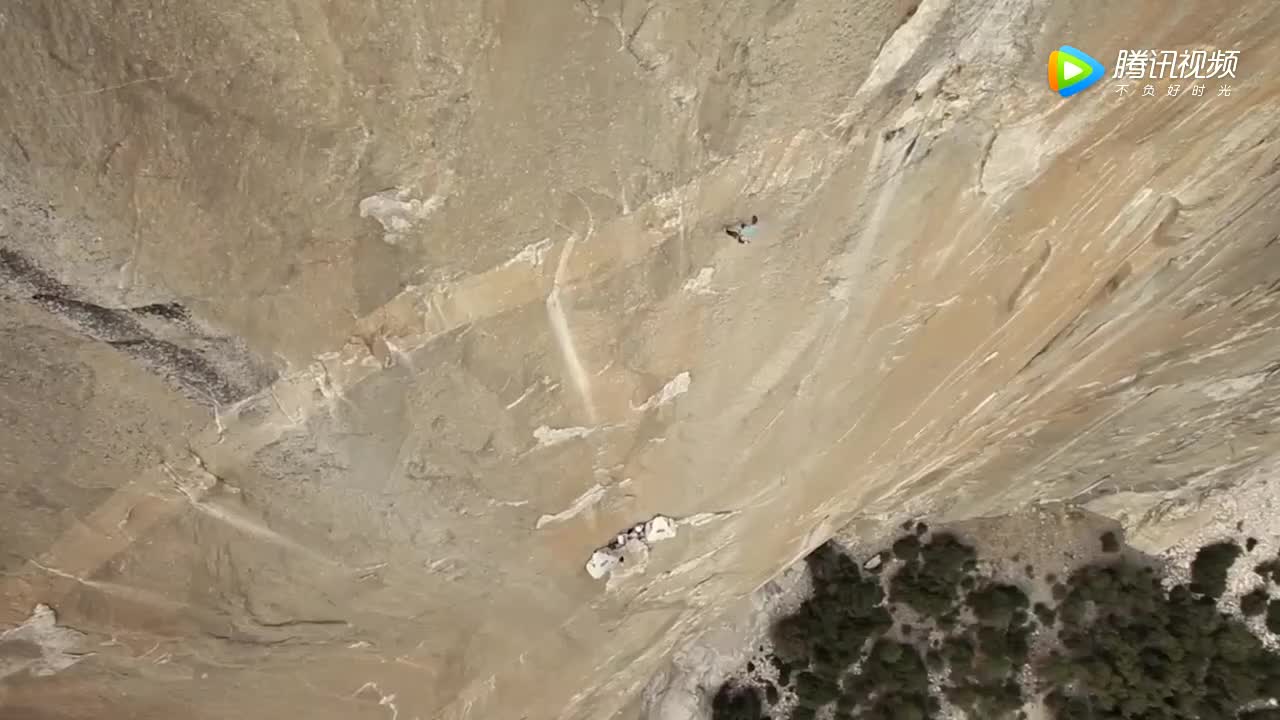 [视频]全球最牛“钉子户” 只靠一根钉子挂悬崖456小时