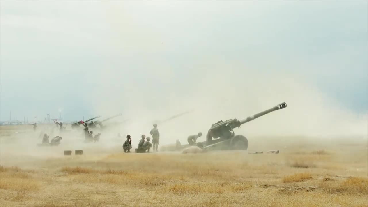 [视频]燃！大漠戈壁炮兵群实弹射击大片震撼来袭