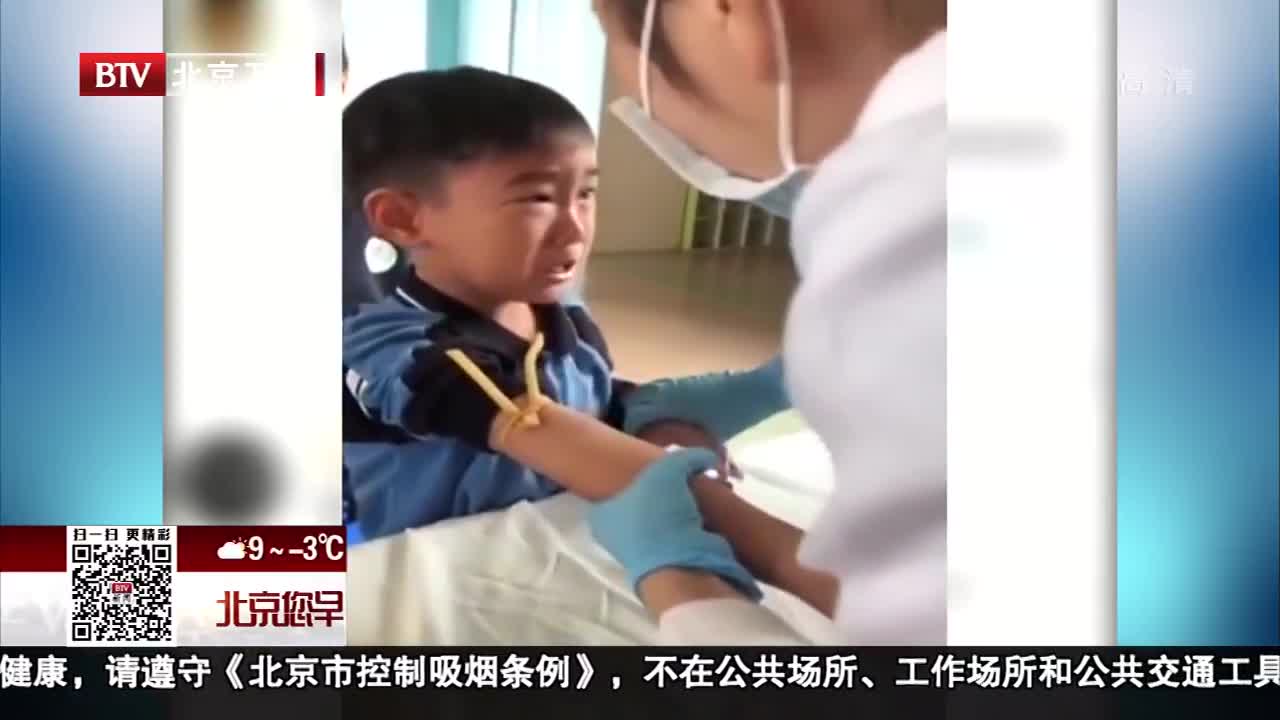 [视频]小男孩抽血被吓哭 网友却夸很萌