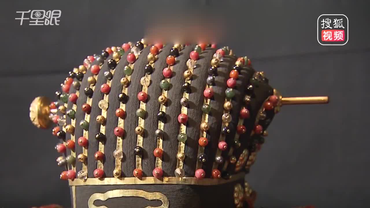 [视频]世上仅存的琉球国王冠被展出 288颗宝珠12条纯金线