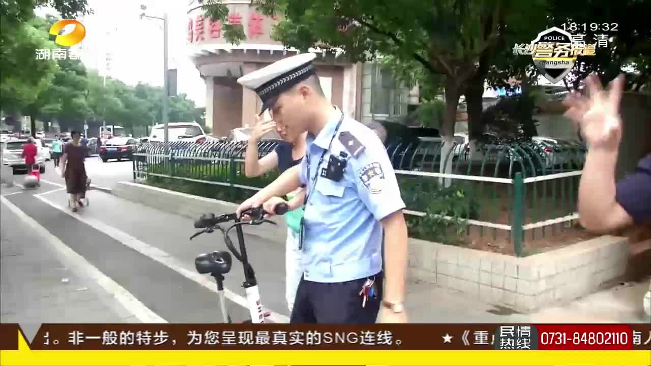 女子踏滑板车去买菜 民警拦停提醒涉违法