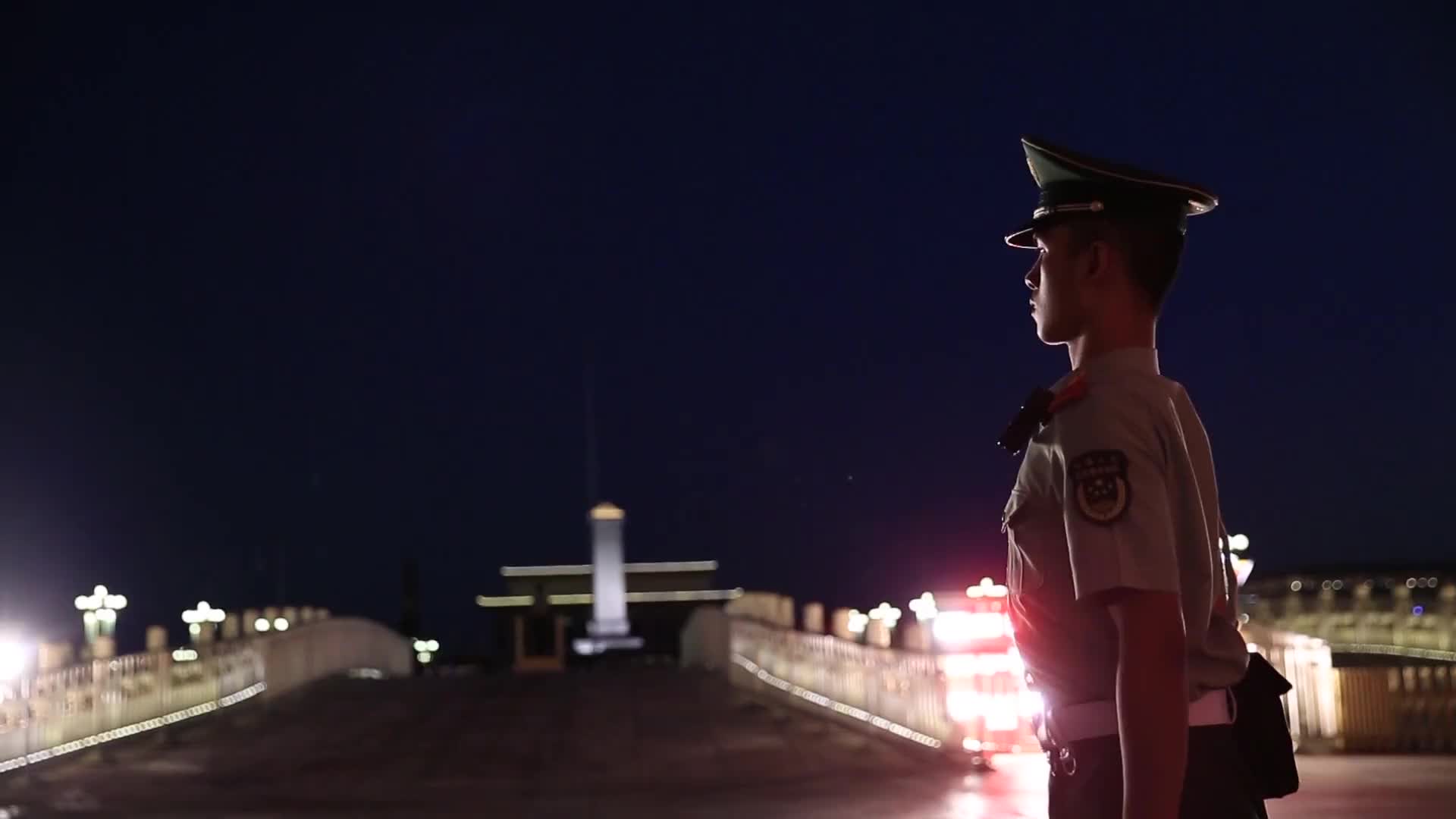 [视频]最后一个军礼送给你！天安门武警老兵举行向哨位交接仪式