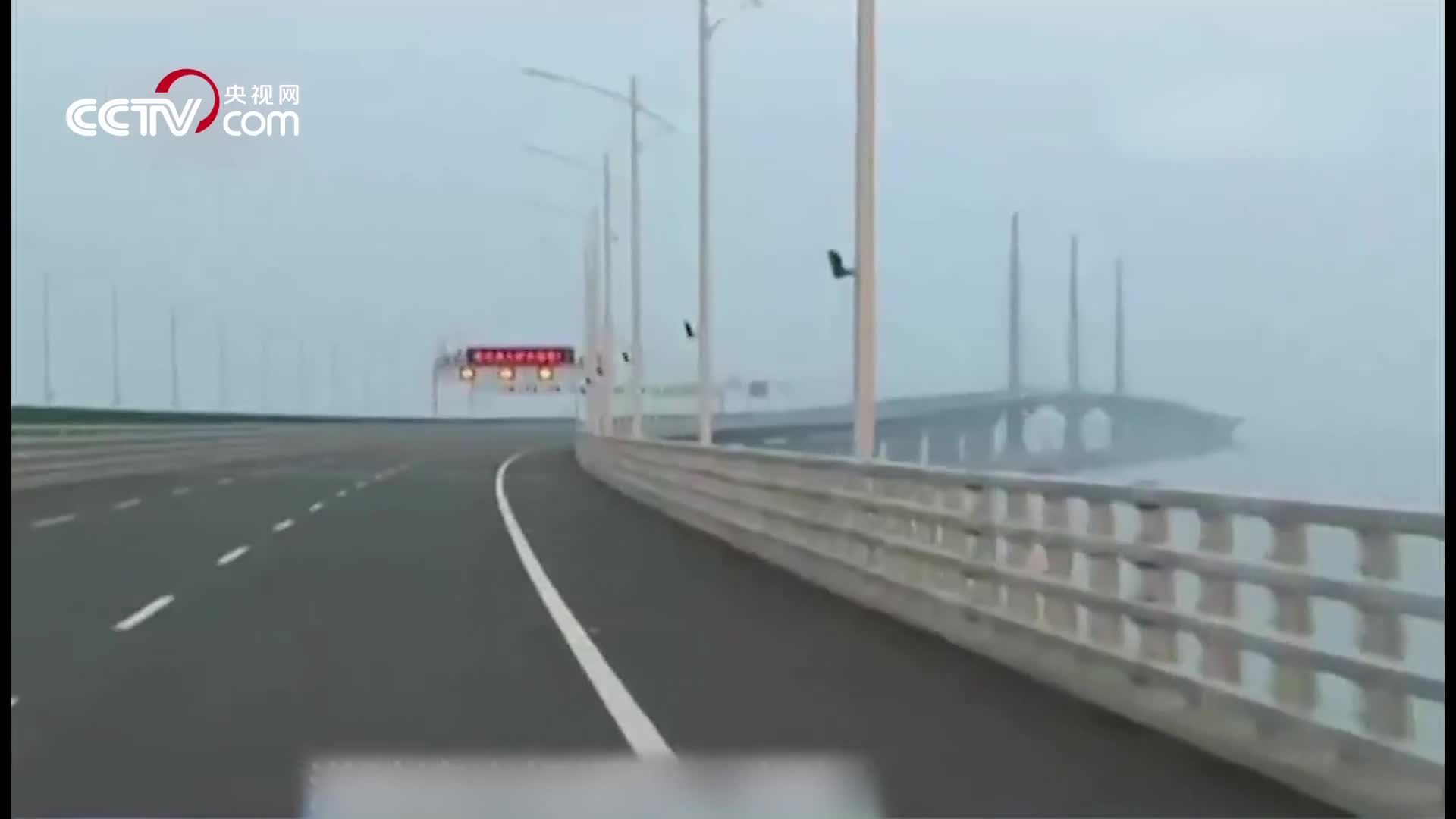 [视频]港珠澳大桥“自驾游” 这些通行“攻略”你必须知道！