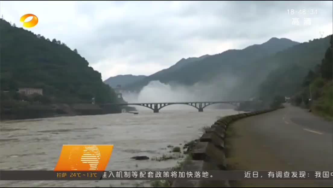 沅陵：凤滩水电站开闸泄洪