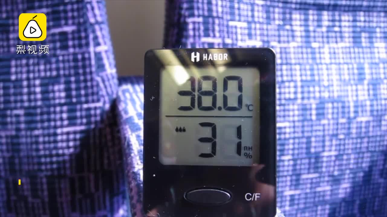 [视频]伦敦地铁内飙到40℃乘客热炸 官方:空调车再等12年