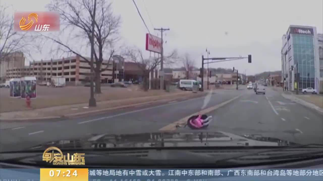 [视频]岁女童连同安全座椅被甩车外 所幸安然无恙