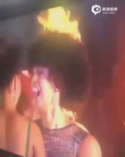 [视频]非洲小姐正开心庆祝夺冠 头发突然窜起火焰